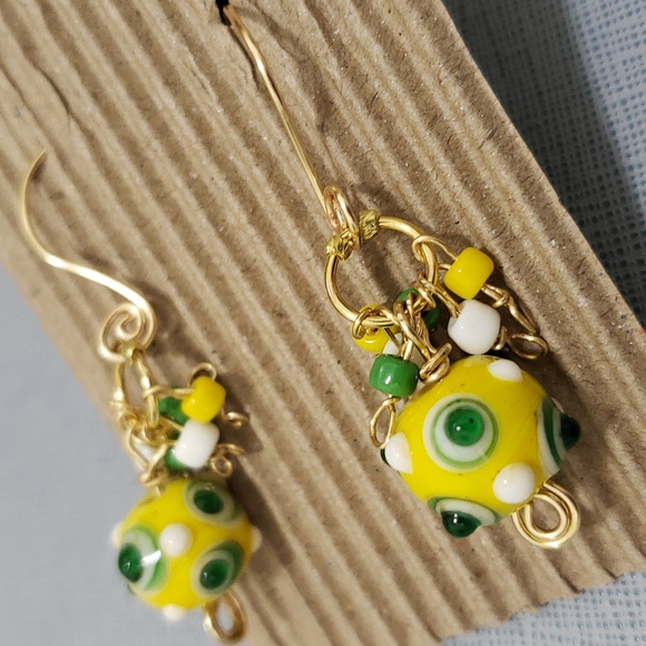 New Beautiful Handmade Round Bumpy Lampwork Glass Earrings Greenbay Packers - Picture 3 of 5